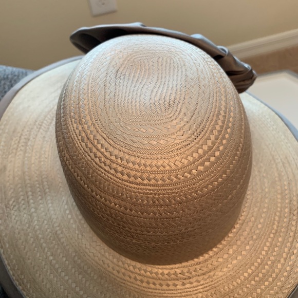 Beautiful Tan Straw hat - Picture 4 of 4